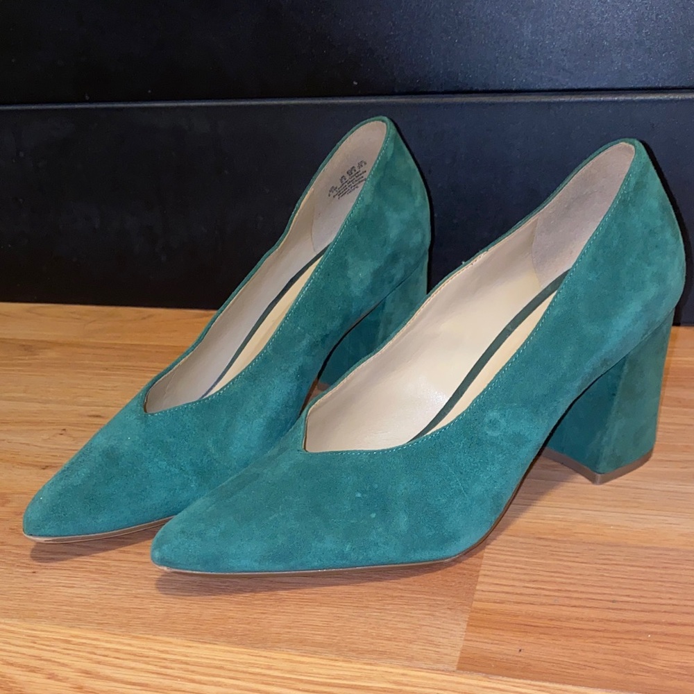 Naturalizer Velvet Pumps